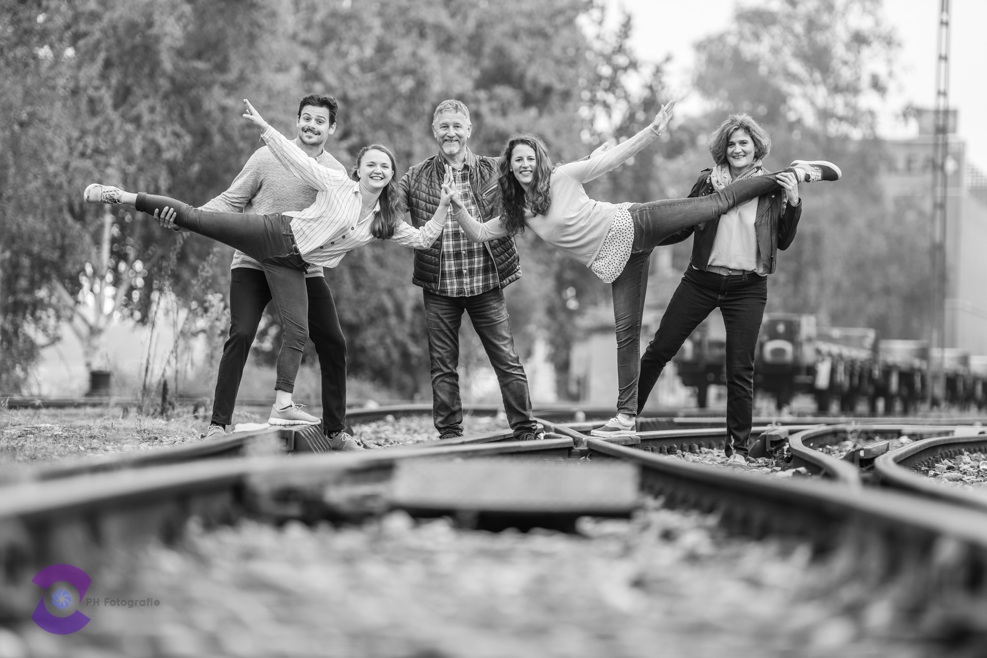 Familie%20auf%20Gleis%20im%20Hafen